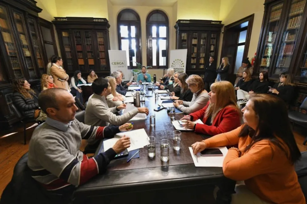 Funcionarios participaron de la reunión de comisiión de Diputados.