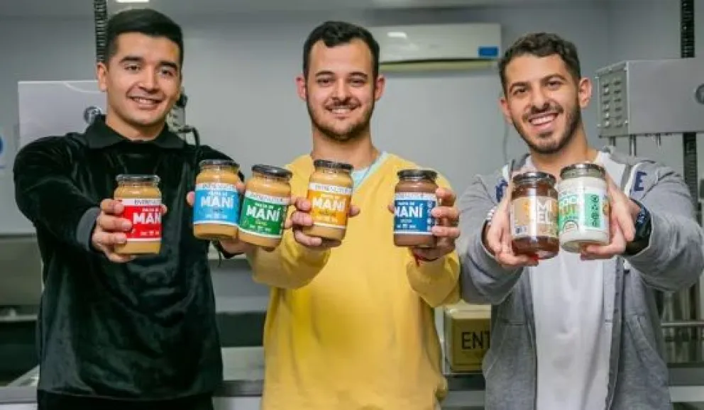 EntreNuts elabora productos saludables como pasta de maní, aceites de coco y miel 