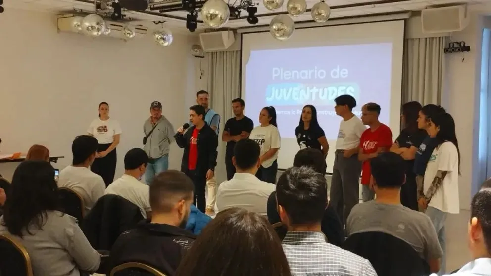 (Foto de un plenario de juventudes)