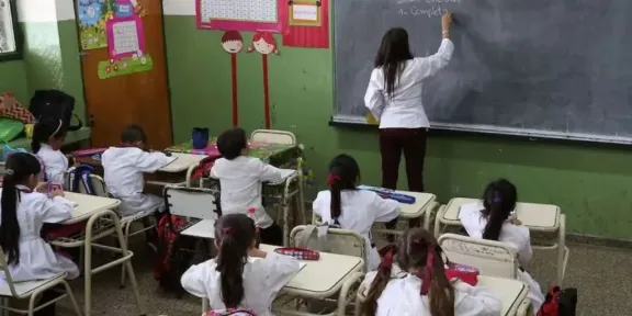 El Gobierno confirmó que pagará por decreto el aumento a los docentes