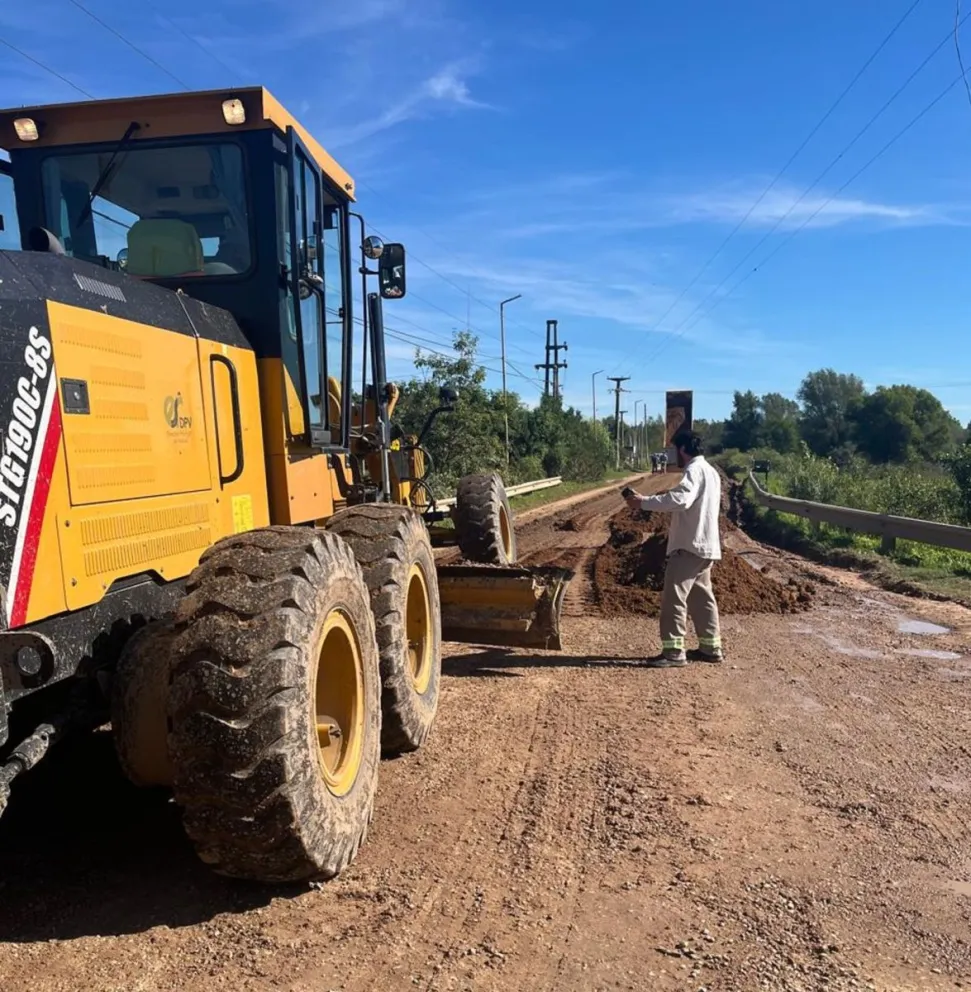 Villa Paranacito: Comenzó el enripiado del Acceso Nº 8 con fondos provinciales