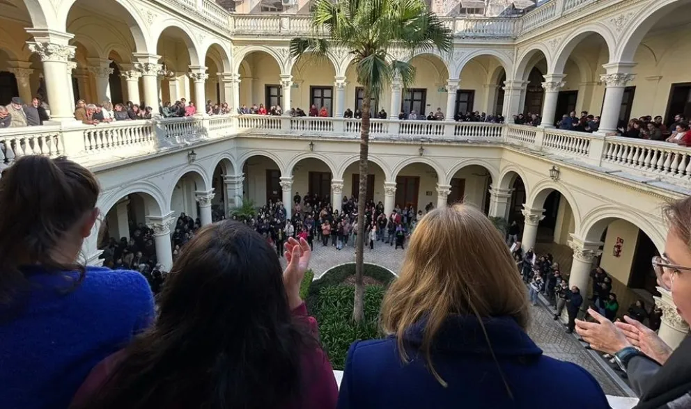 Sigue el malestar por el recorte de horas extras a trabajadores. (Foto APFDigital)