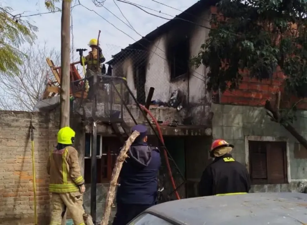 Las secuelas del incendio en la vivienda. Foto de Ahora.