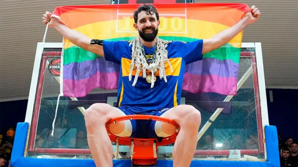 Sebastián Vega, campeón con Boca de la Liga Nacional de Basquet