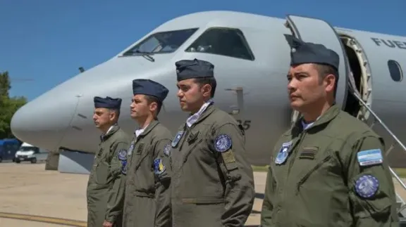 Desde julio, el personal militar con título universitario cobrará hasta un 25% más