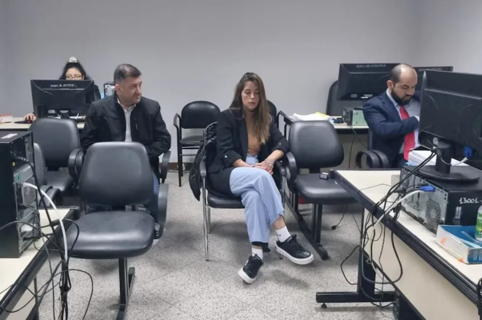 Kueider y su pareja durante el juicio por contrabando que enfrentan en Paraguay