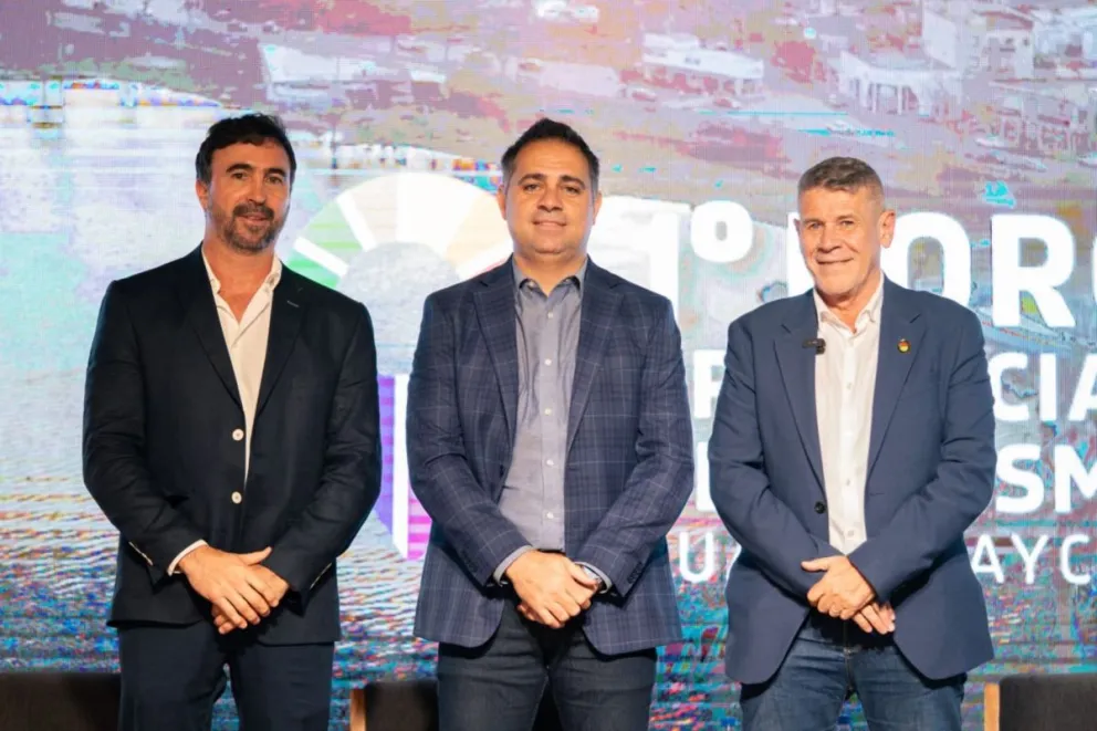 Zubillaga (Subsecretario Municipal de Turismo), Mauricio Davico (Intendnete de Gualeguaychú) y Jorge Satto (Secretario de Turismo)