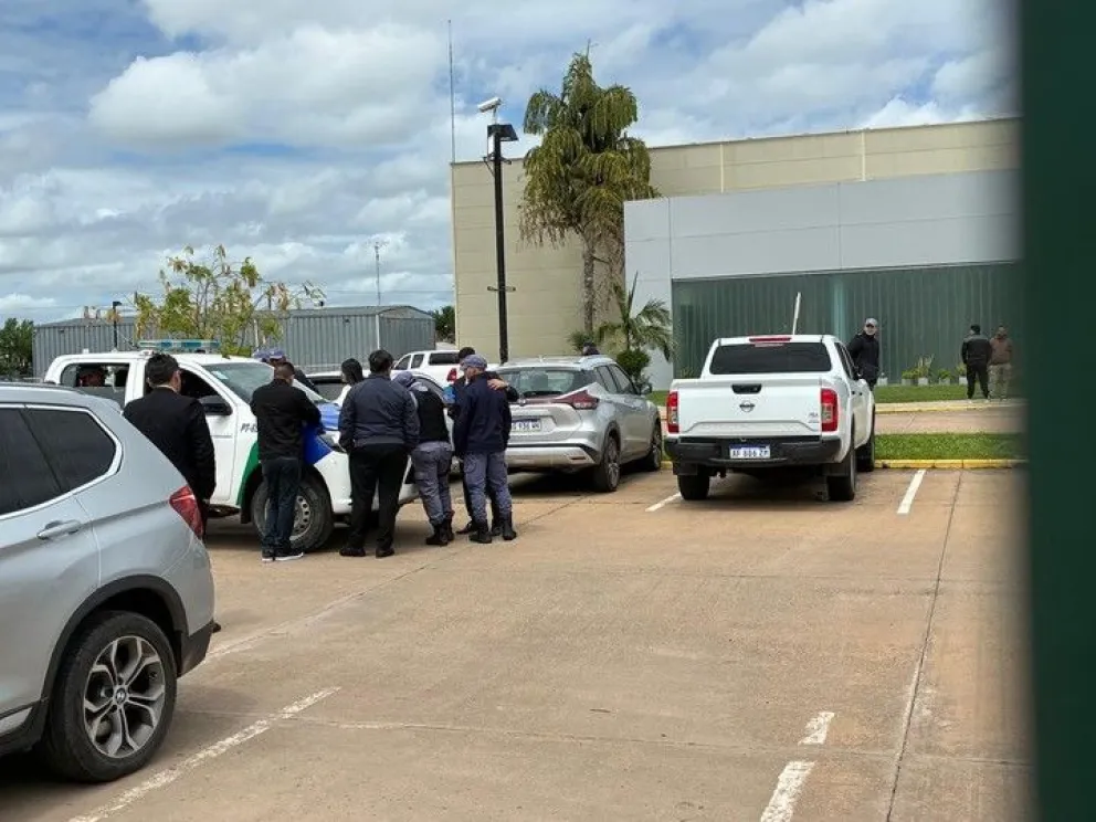 Momento de detención de un abogado de Emerenciano Sena. 