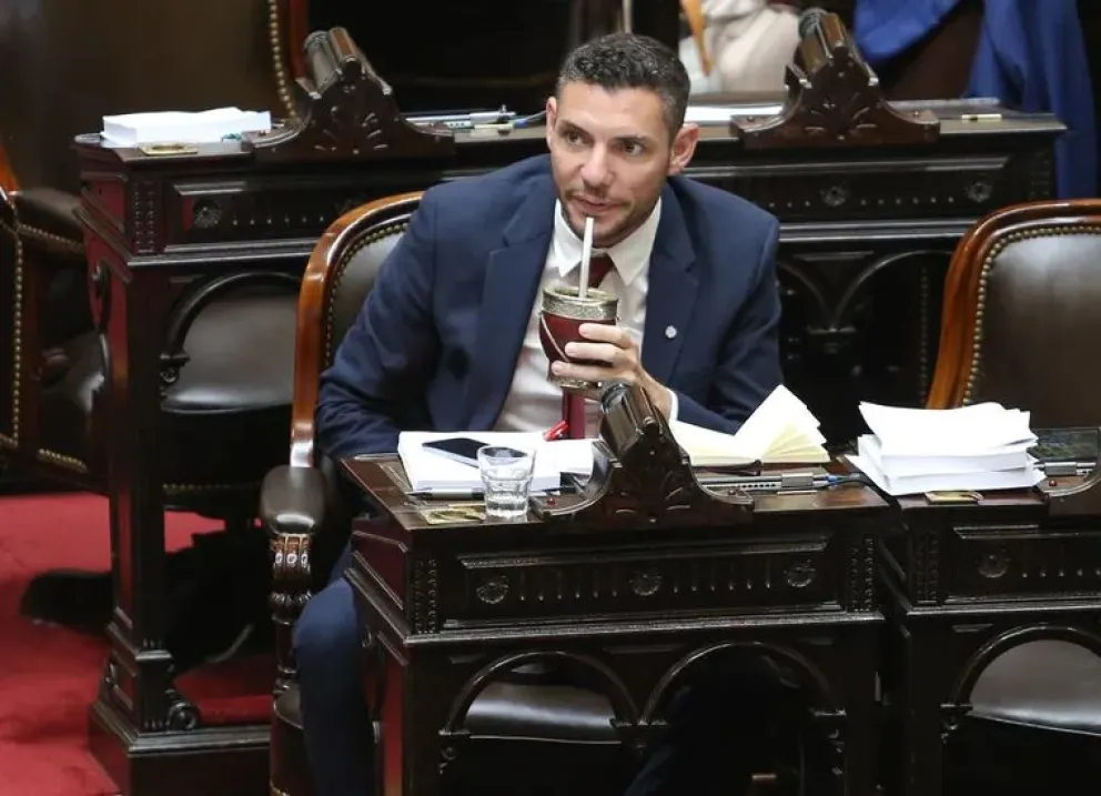 Damián Arabia impulsa el proyecto de separación del bloque
