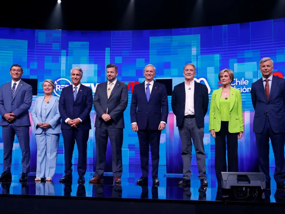 Los 8 precandidatos a la presidencia chilena. 
