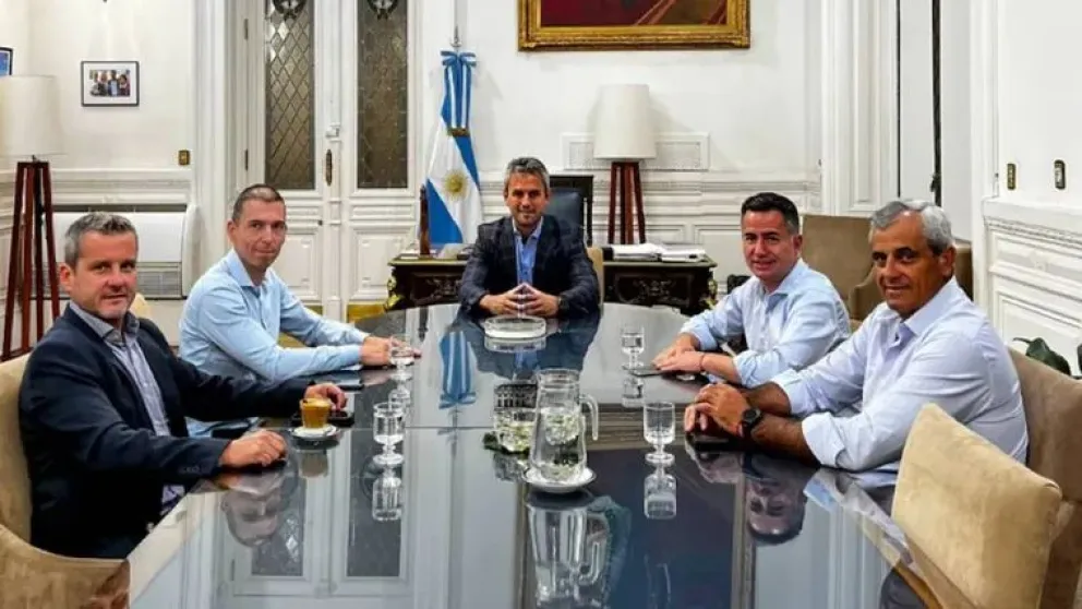 Martín Menem y Gabriel Bornoroni con Luis Picat, José Tournier, y Mariano Campero.