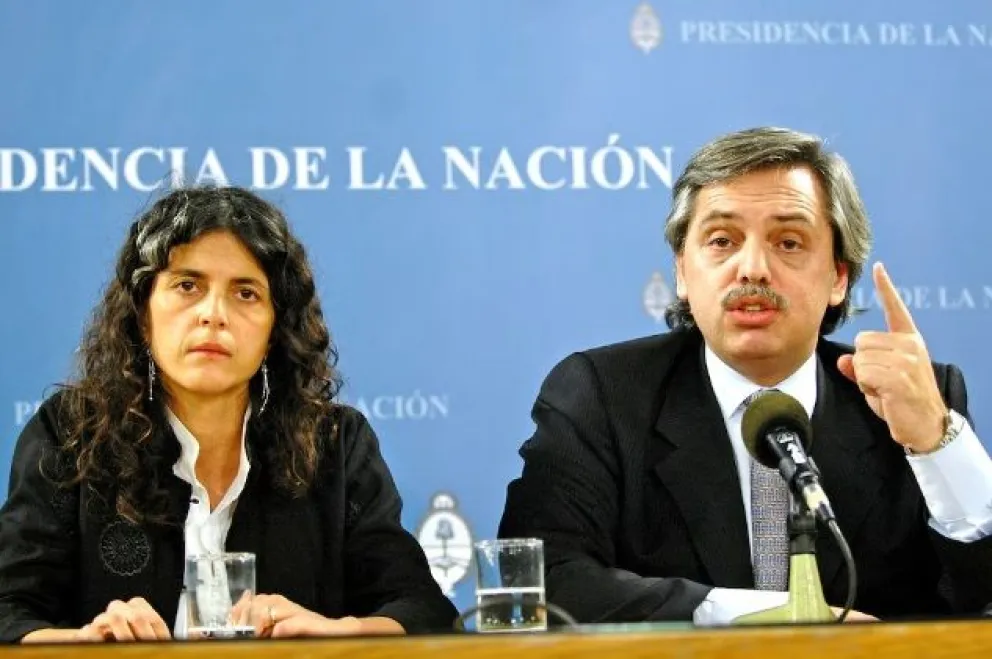 En 2007, el entonces jefe de Gabinete Alberto Fernández hizo una conferencia de prensa para defender a Romina Picolotti