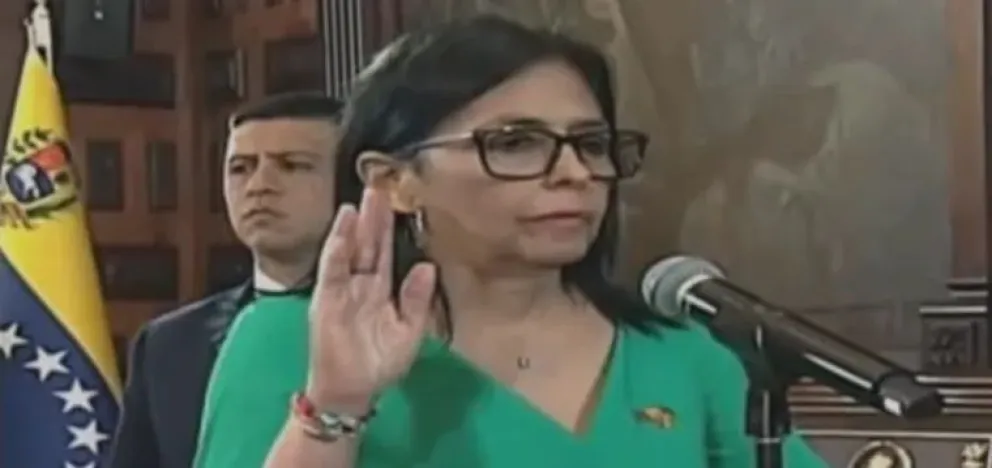 Tras la audiencia de Nicolás Maduro, Delcy Rodríguez juró como presidente interina.
