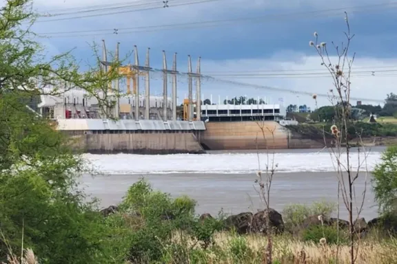 Intendentes expresaron preocupación ante Salto Grande por las bruscas fluctuaciones del río Uruguay