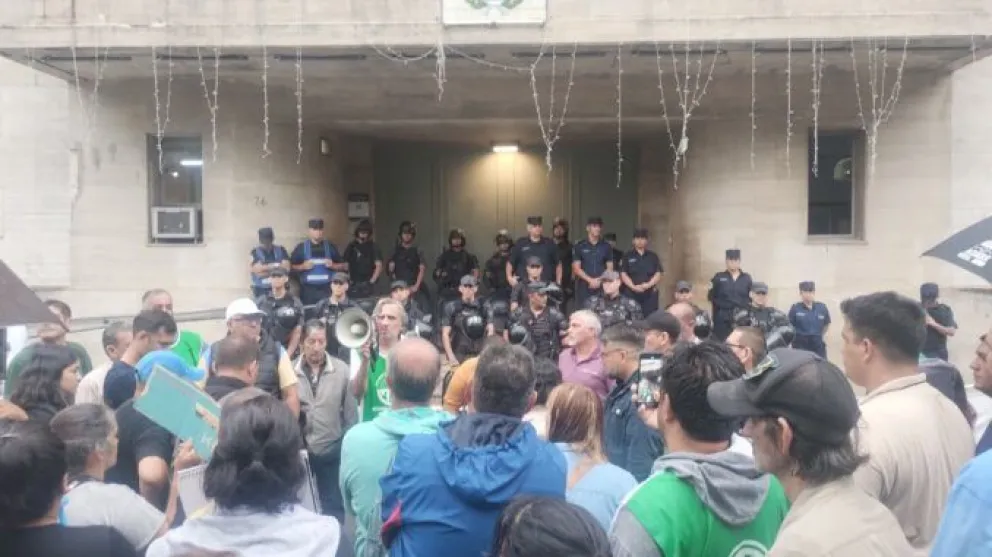 Concentración en la Municipalidad de Concordia. Foto de Seccional ATE Concordia.