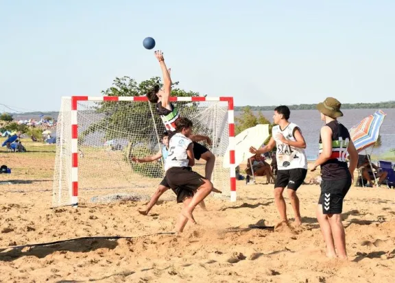 Concepción del Uruguay: el beach handball brilló en la Playa Olímpica de la Isla del Puerto
