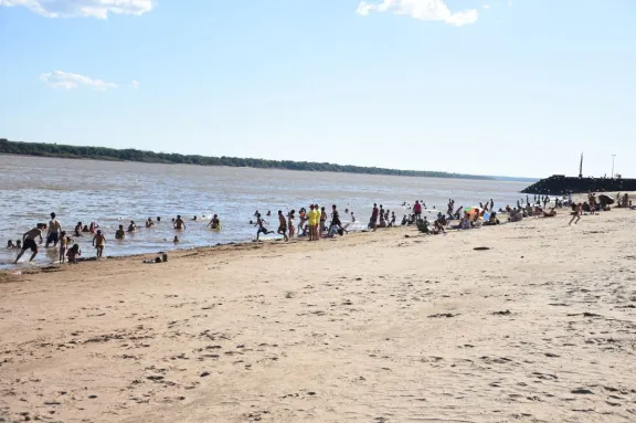 Concordia: Por prevención suspenden el uso recreativo del Río Uruguay en Playa Los Sauces