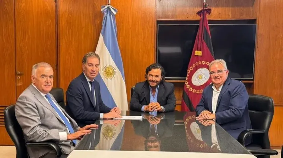 Diego Santilli junto a los gobernadores Osvaldo Jaldo (Tucumán), Gustavo Sáenz (Salta), y Raúl Jalil (Catamarca).  Prensa Ministerio del Interior