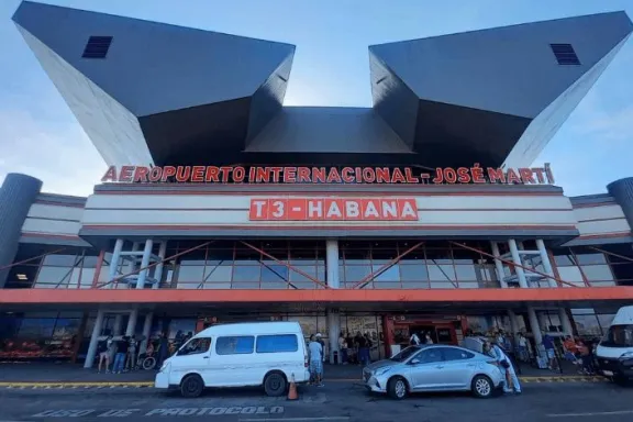 Cuba advirtió que solo cuenta con reservas para 24 horas de combustible de aviación
