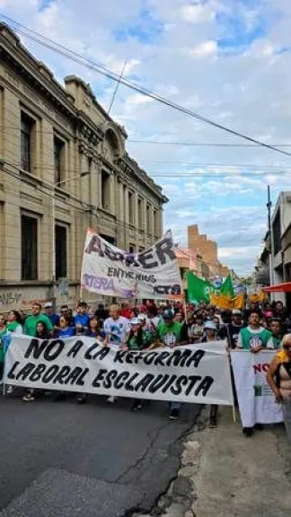 Con un gran marco de público, Paraná marchó contra la reforma laboral