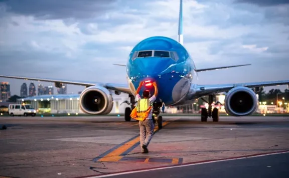 Se suspendió el paro de controladores aéreos tras ser convocados por el Gobierno