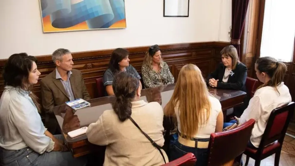 Patricia Bullrich junto a los familiares de Germán Giuliani.