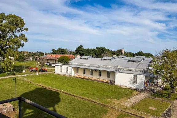 Evalúan instalar un parque solar en el hospital de Salud Mental de Diamante