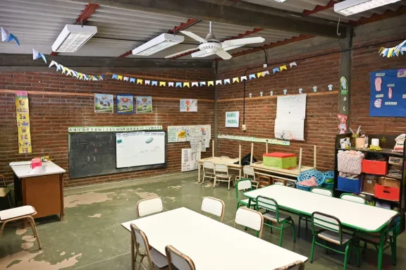 Se realizan mejoras en un edificio escolar de cinco décadas de La Paz