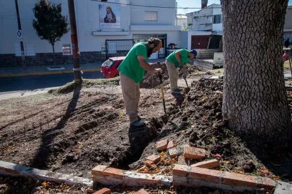 La Municipalidad recupera la Plaza Primera Junta de Barrio Mariano Moreno de Paraná