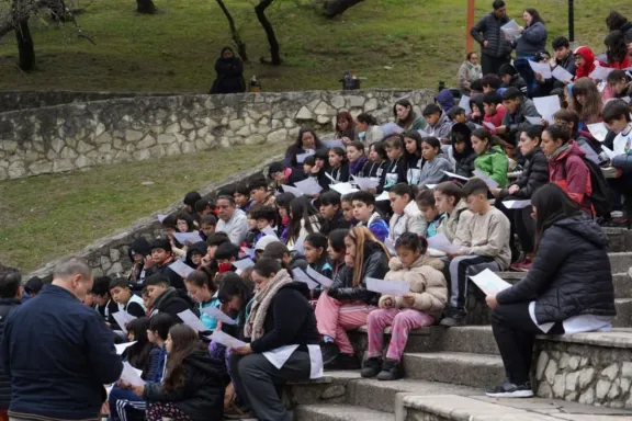 Más de 100 estudiantes participaron de la primera experiencia de deporte de orientación en el Parque Urquiza
