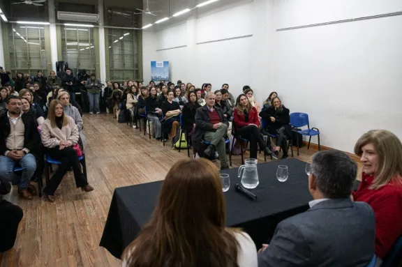 Con el impulso de la Municipalidad de Paraná más de 200 emprendedores textiles comenzaron una diplomatura