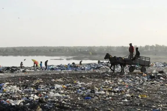 La Justicia emplazó a Municipio y Provincia a presentar un plan de traslado del Volcadero de Paraná