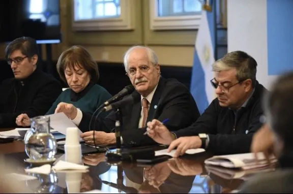 Piden suspender la licitación de la Hidrovía y advierten sobre la entrega del Paraná
