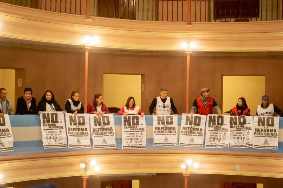 Representantes de Agmer estuvieron en las gradas del recinto de Diputados (Foto Agmer)