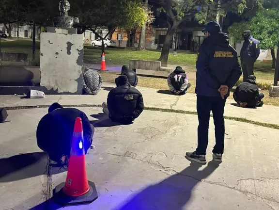 Allanamientos nocturnos en Paraná con detenidos y droga secuestrada