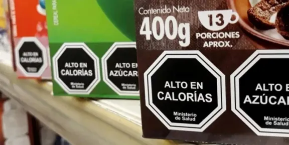 Crece la preocupación por el intento de derogar la Ley de Etiquetado Frontal