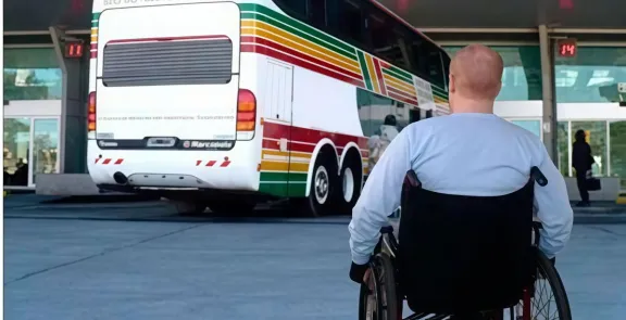 Pasajes gratuitos para personas con discapacidad: los transportistas reclaman una deuda de $27.000 millones