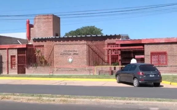 Apuñalaron a una joven cerca de una escuela de Paraná