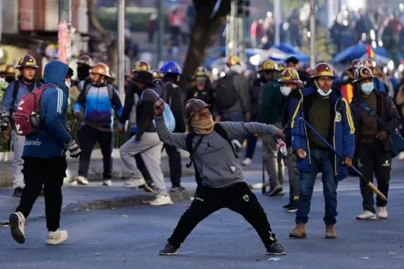 Crisis en Bolivia: el presidente Rodrigo Paz declara el estado de excepción y está habilitado a militarizar las calles