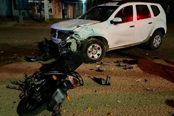 Falleció una de las jóvenes accidentadas tras el choque de una moto y una camioneta en Colón