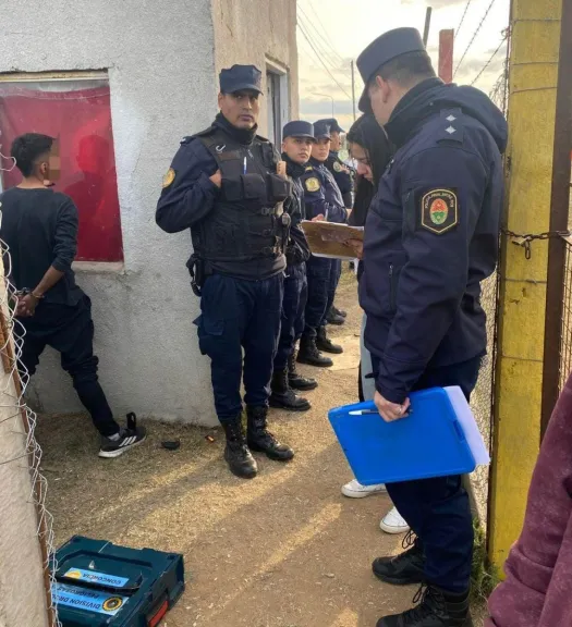 Fue a ver un partido de fútbol en Concordia y lo demoraron por llevar bolsas con marihuana