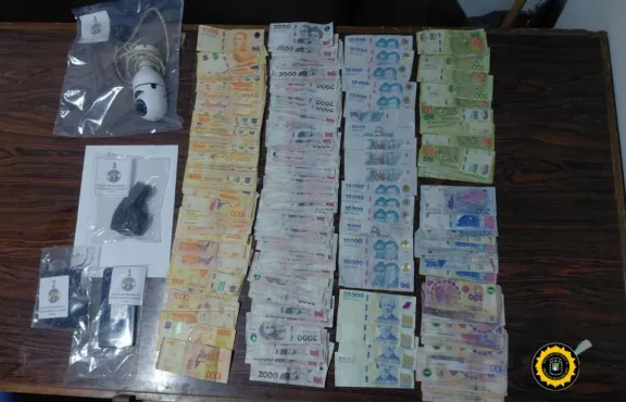 Secuestran cocaína, dinero y detienen a dos mujeres en dos allanamientos simultáneos en Colón