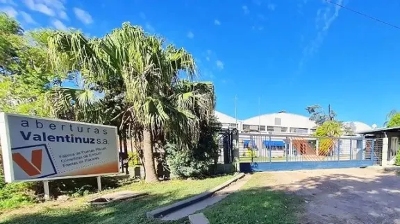 Despidieron a 25 trabajadores en Valentinuz: CGT Paraná y ex trabajadores pedirán el pago de deudas