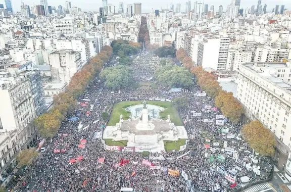 Una masiva movilización por el Ni Una Menos copó el Congreso