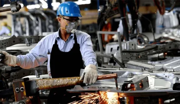Según la UIA, cuatro de cada diez industrias registraron caídas en producción y ventas