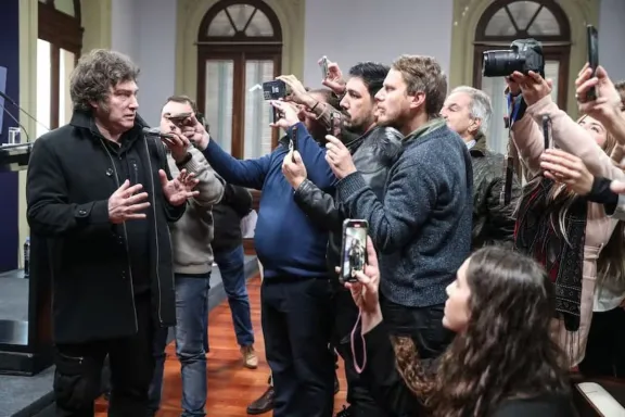 Se mantienen las restricciones al trabajo de la prensa en la Casa Rosada