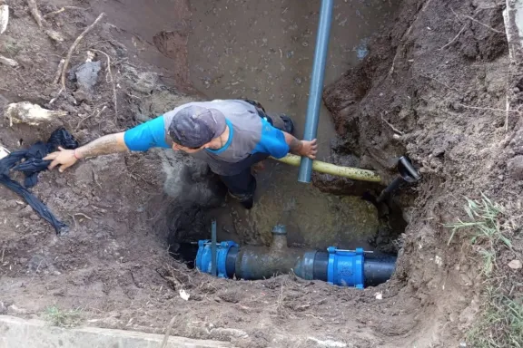 Continúan las intervenciones para optimizar el sistema de distribución de agua potable en distintas zonas de Paraná