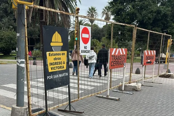 Continúan los desvíos de tránsito en distintos sectores de Paraná por obras de infraestructura
