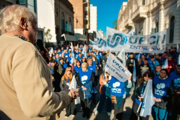 Caja de Jubilaciones: Una masiva movilización acompañó la presentación de UPCN ante los senadores