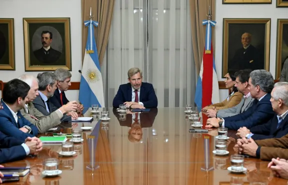 Frigerio encabezó un encuentro entre Caputo y empresarios entrerrianos